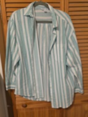 Old Navy Men's Striped Button-Down Shirt in Teal and White